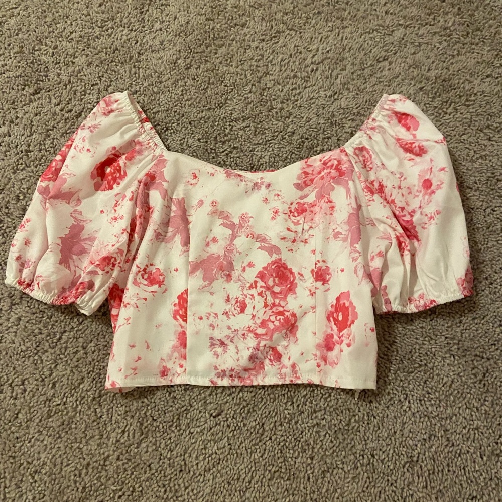 white and pink floral crop top puff sleeves
